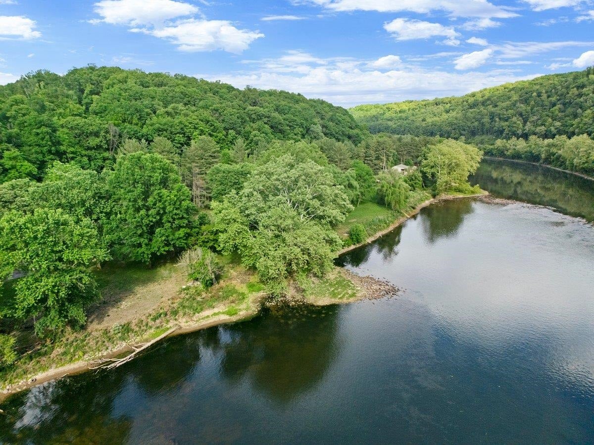 Pembroke, VA 24136