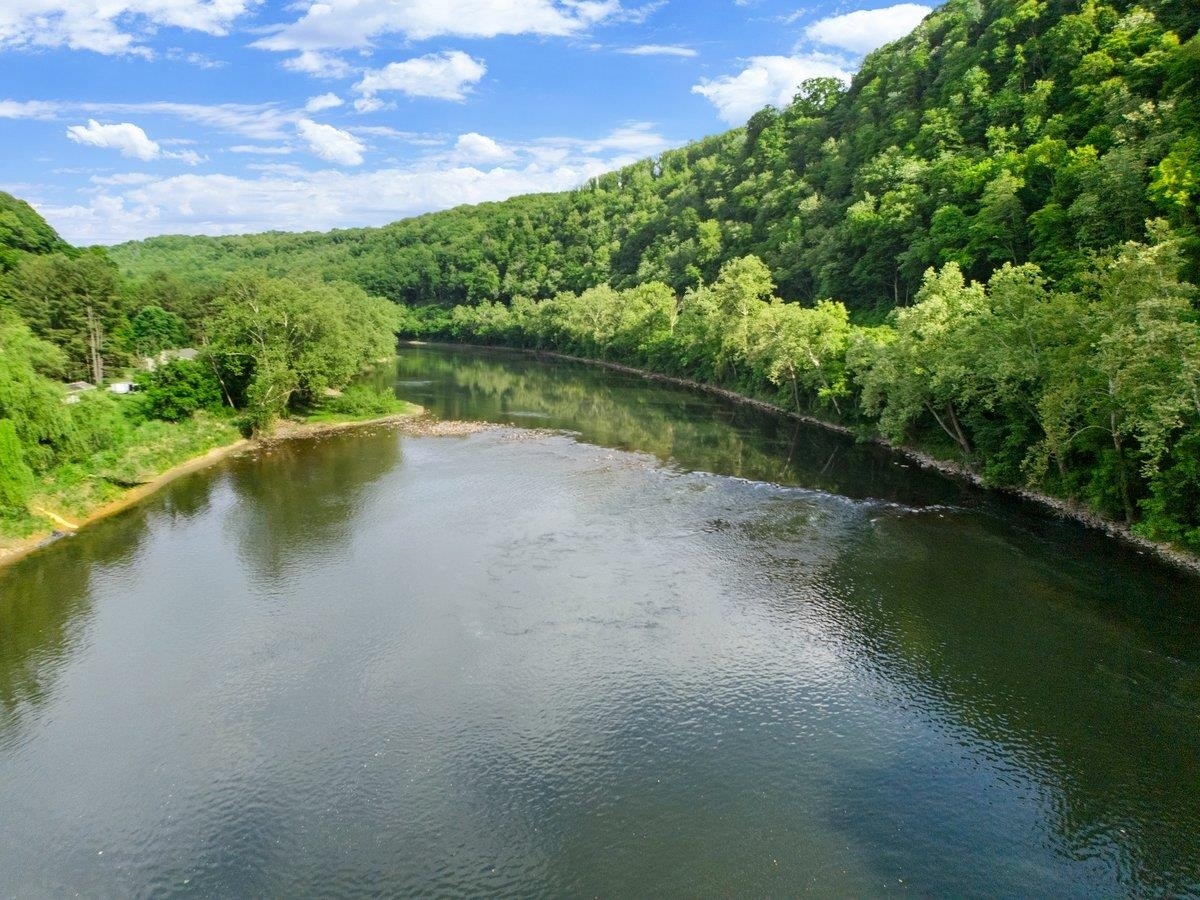 Pembroke, VA 24136