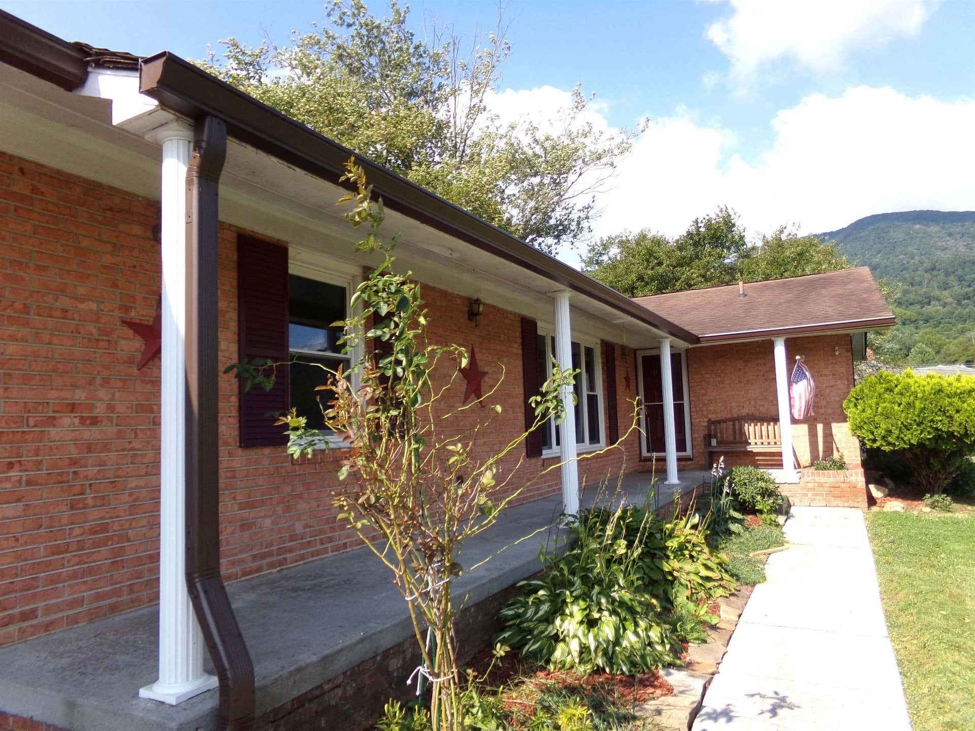 303 Mountain Drive, Pearisburg, VA 24134