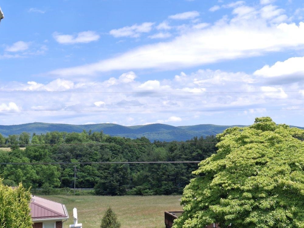 303 Mountain Drive, Pearisburg, VA 24134