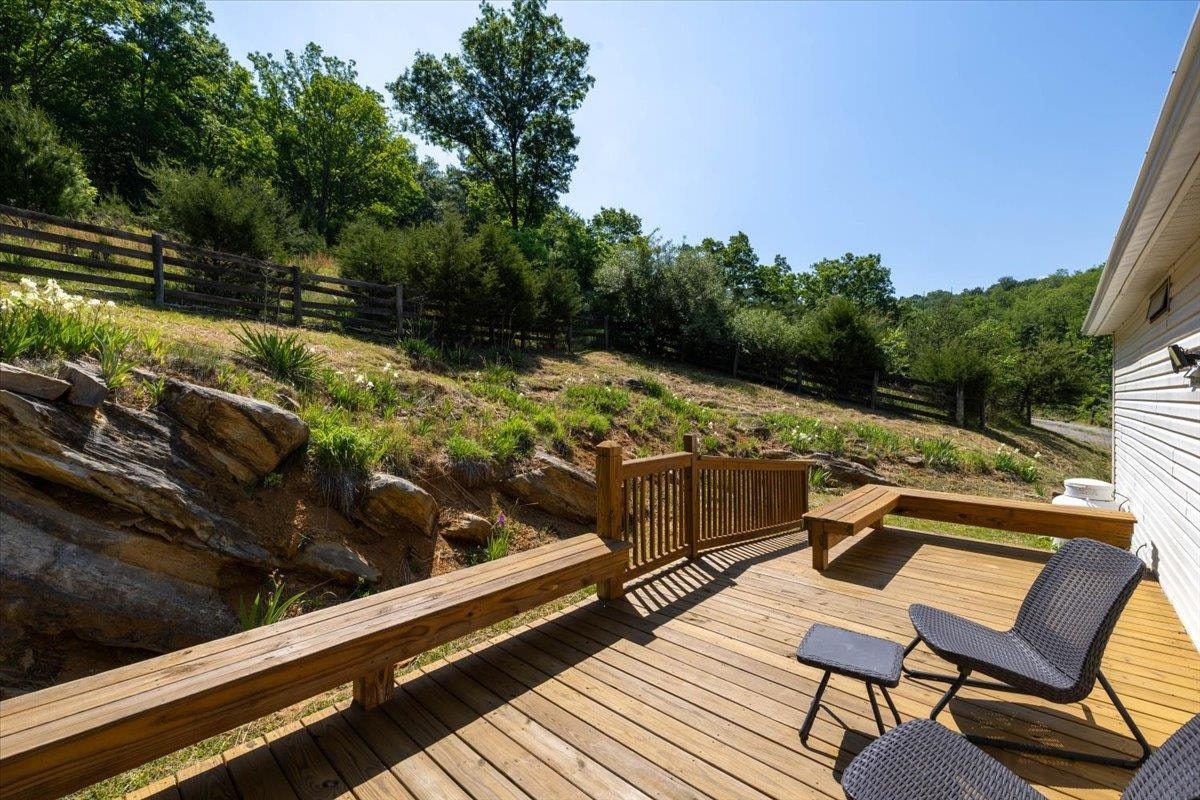 1353 Green Valley Road Road, Eggleston, VA 24086
