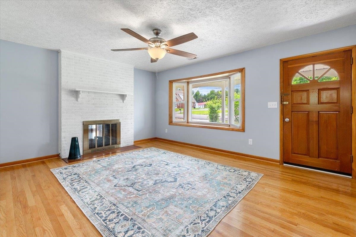 6016 Belspring Road, Fairlawn, VA 24141
