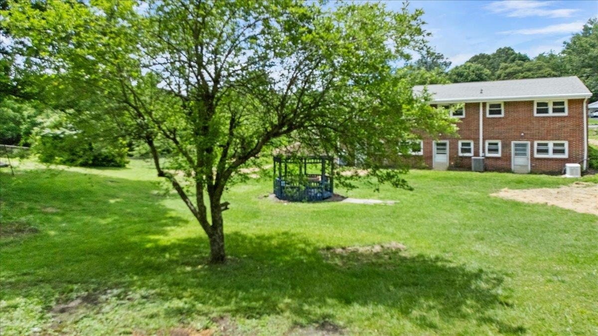 6016 Belspring Road, Fairlawn, VA 24141