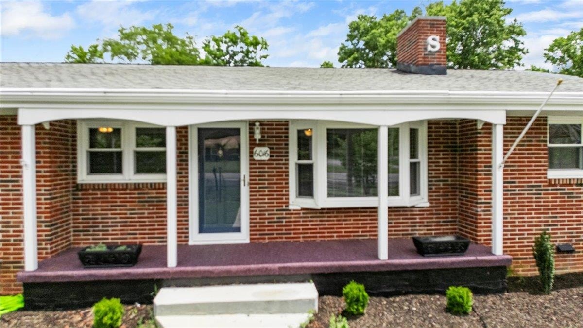 6016 Belspring Road, Fairlawn, VA 24141