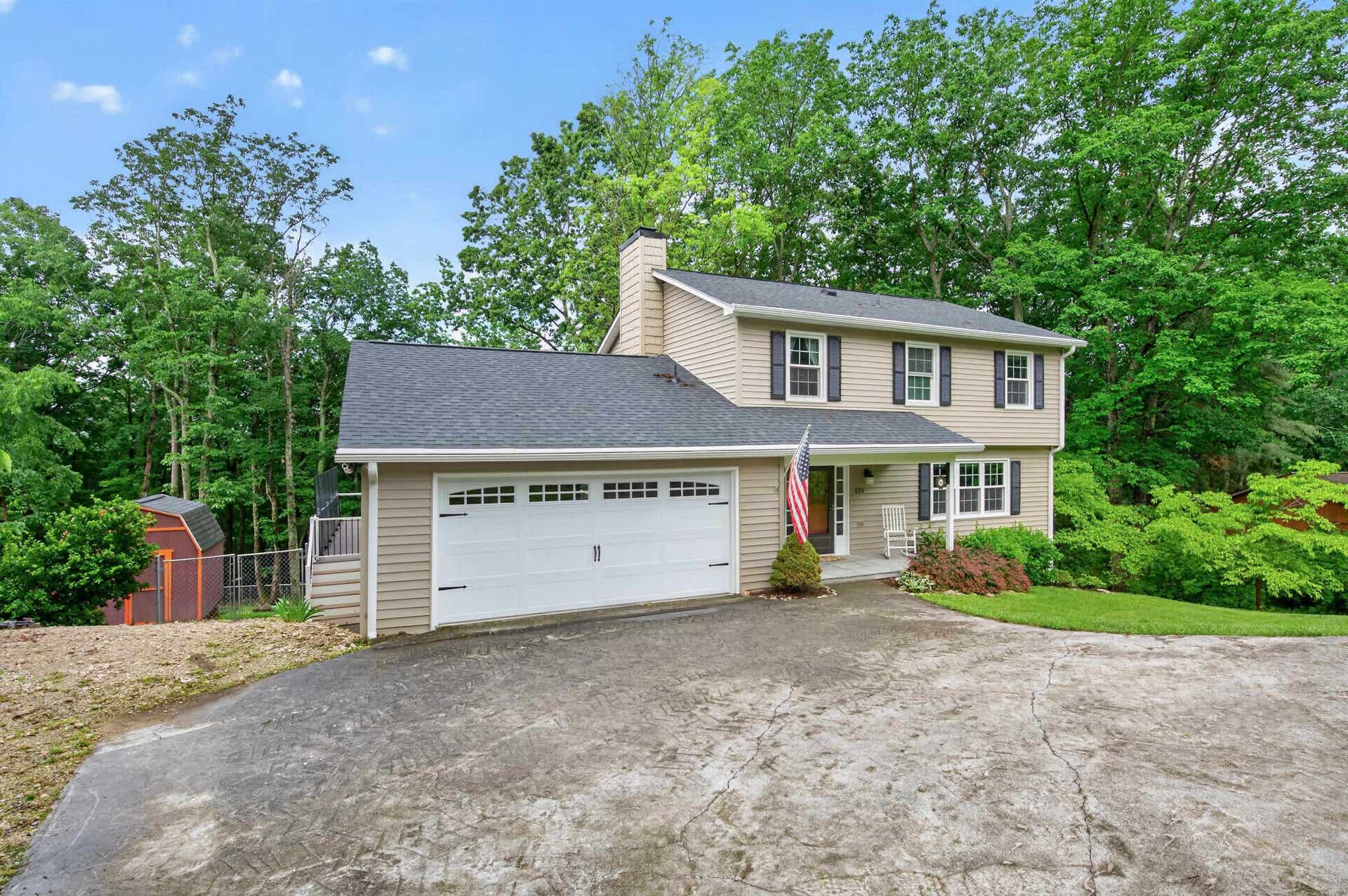 435 Tomahawk Drive, Christiansburg, VA 24073