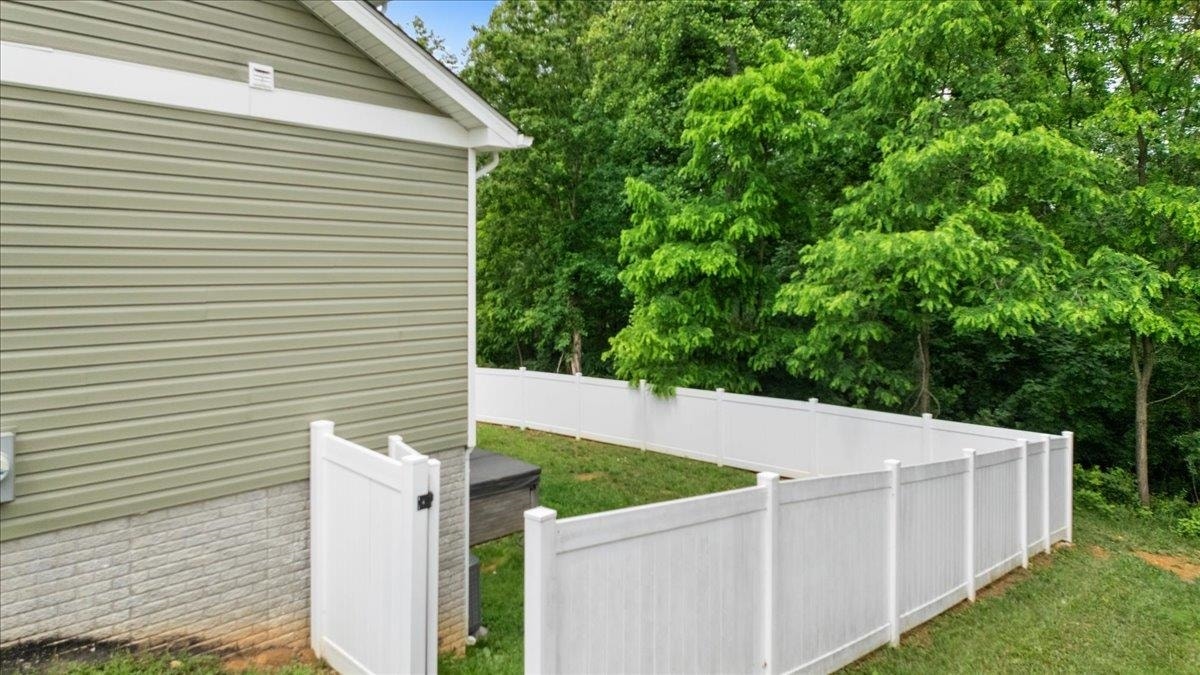 135 PRAIRIE VIEW Lane, Pembroke, VA 24136
