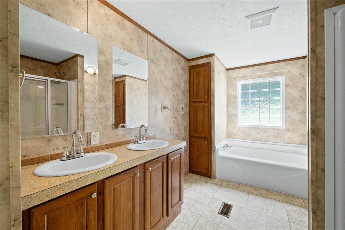 655 PEACHTREE Hill, Christiansburg, VA 24073