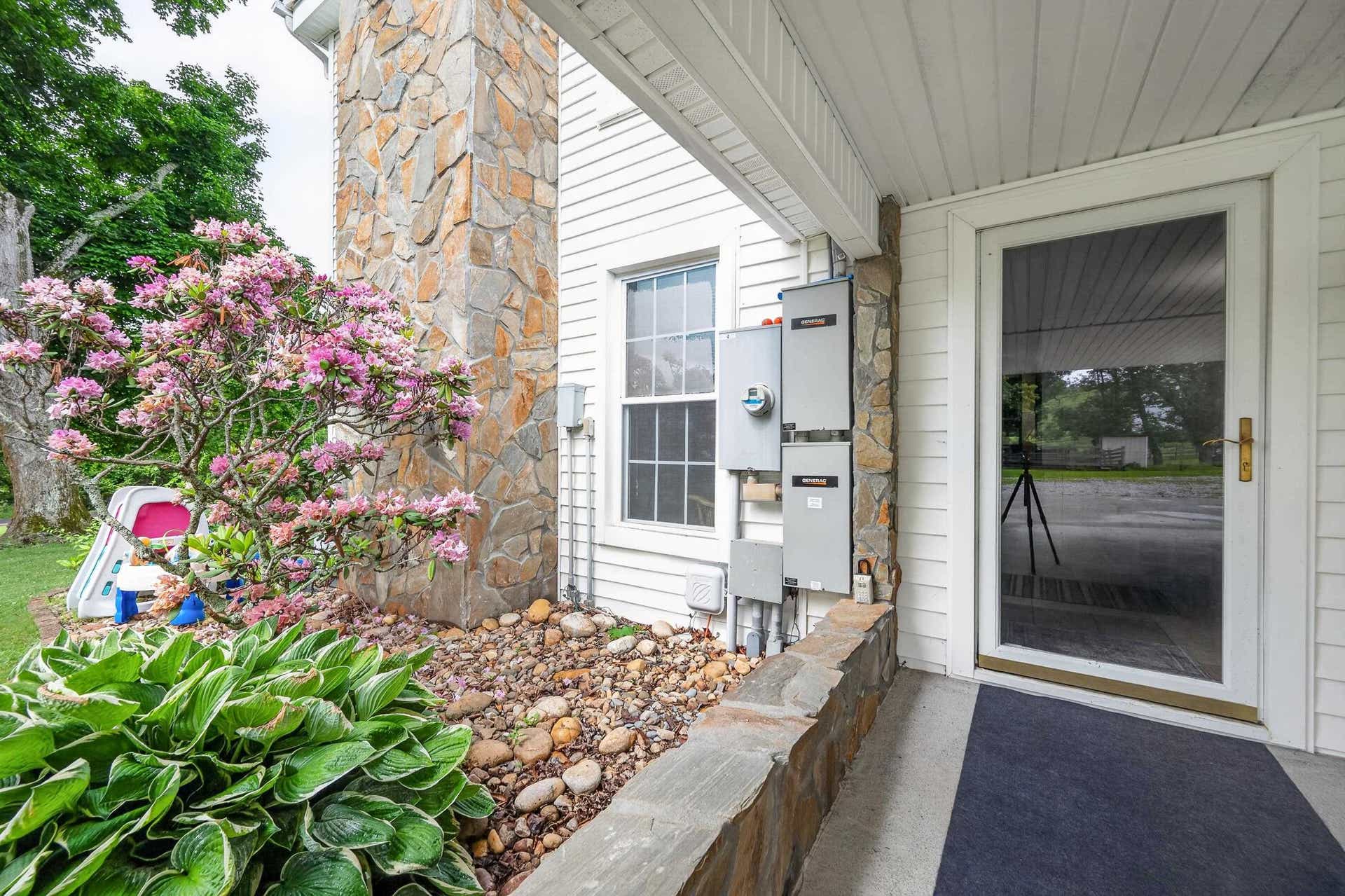 5000 LONG SHOP Road, Blacksburg, VA 24060