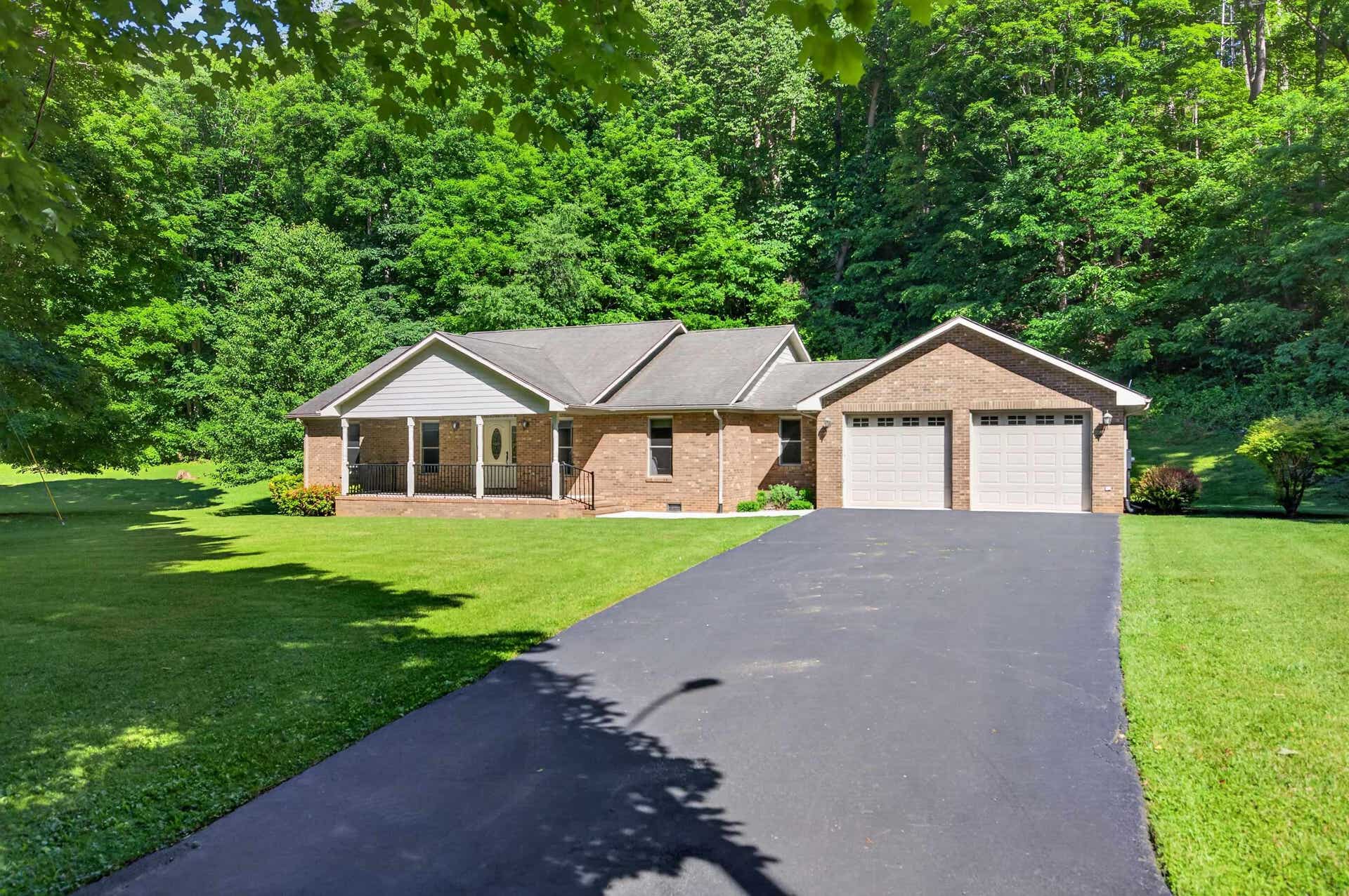 1354 Cascade Drive, Pembroke, VA 24136