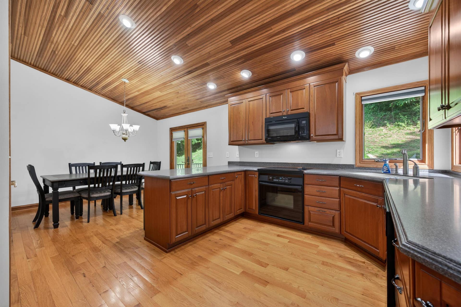 1354 Cascade Drive, Pembroke, VA 24136