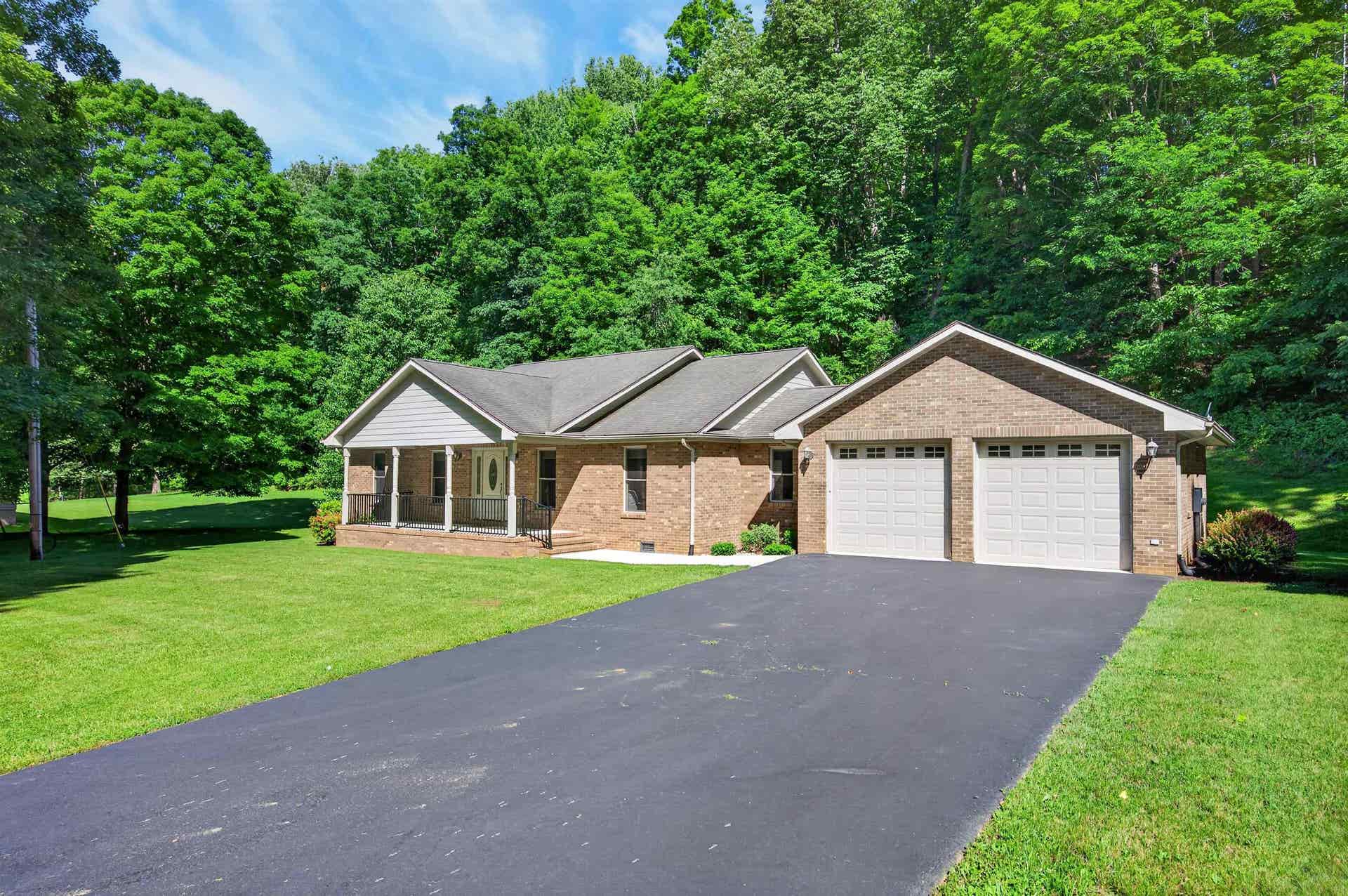 1354 Cascade Drive, Pembroke, VA 24136
