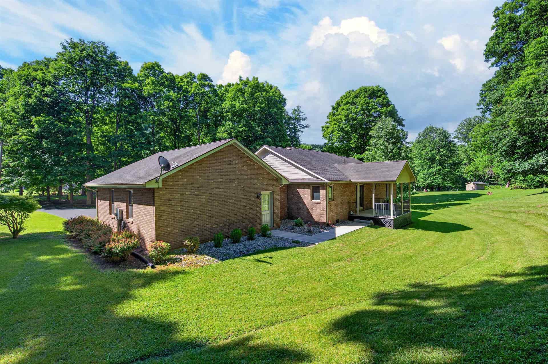 1354 Cascade Drive, Pembroke, VA 24136