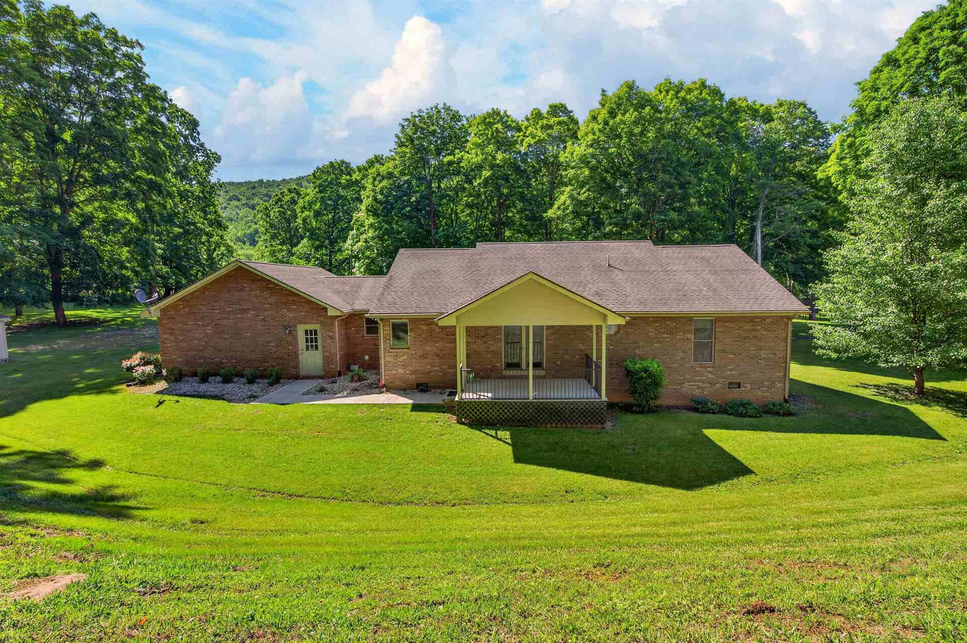 1354 Cascade Drive, Pembroke, VA 24136