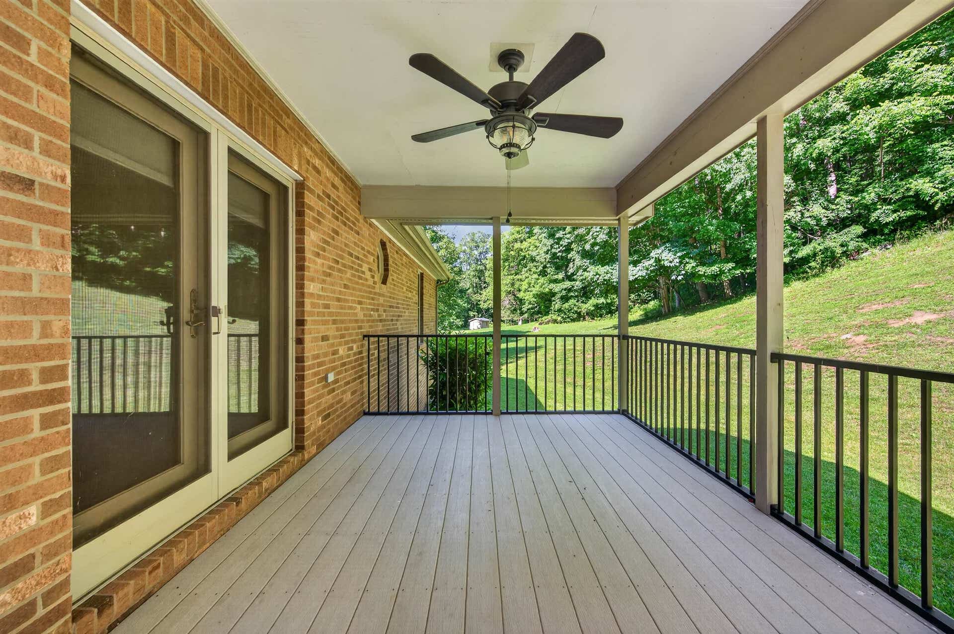 1354 Cascade Drive, Pembroke, VA 24136