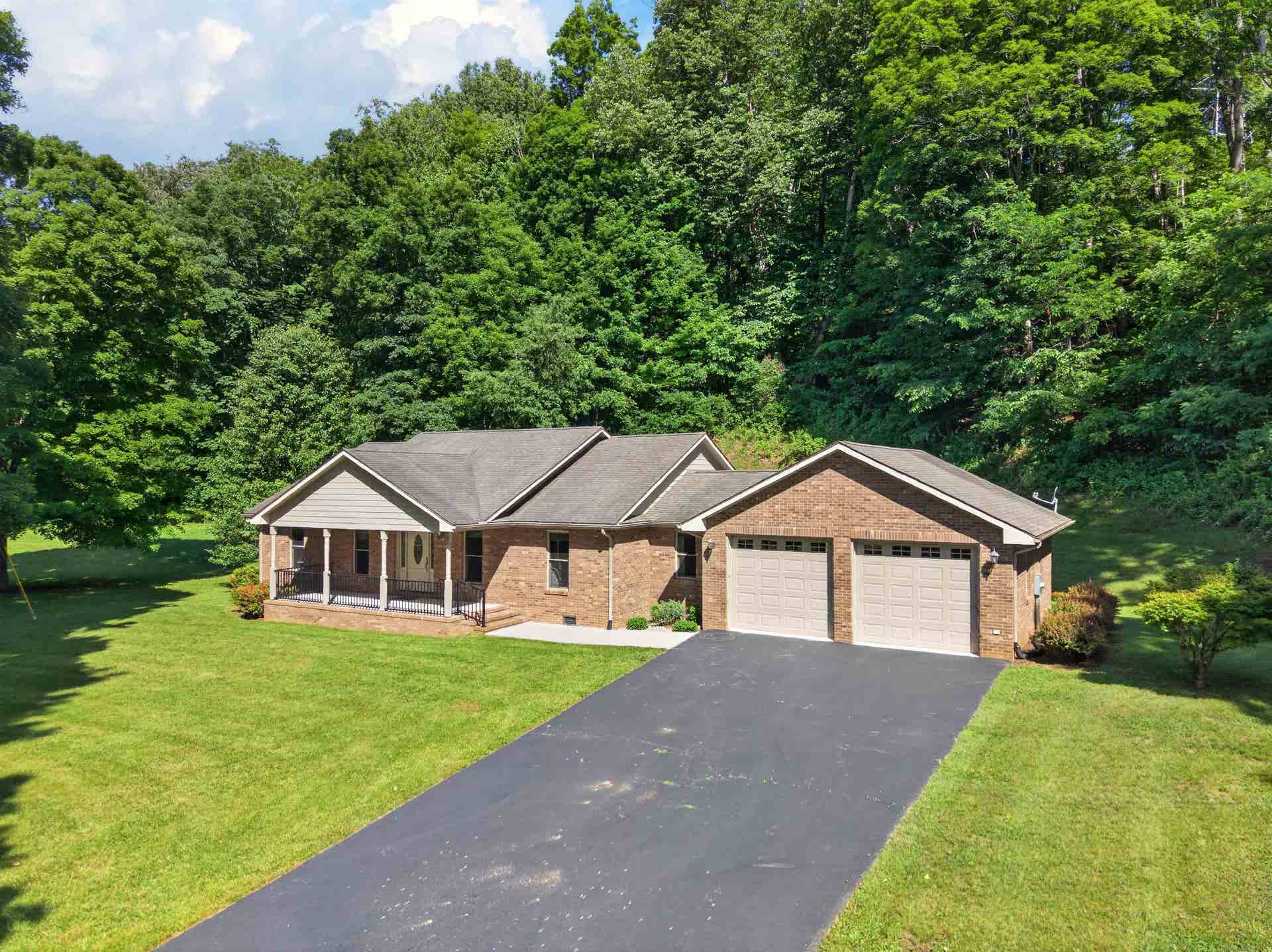 1354 Cascade Drive, Pembroke, VA 24136