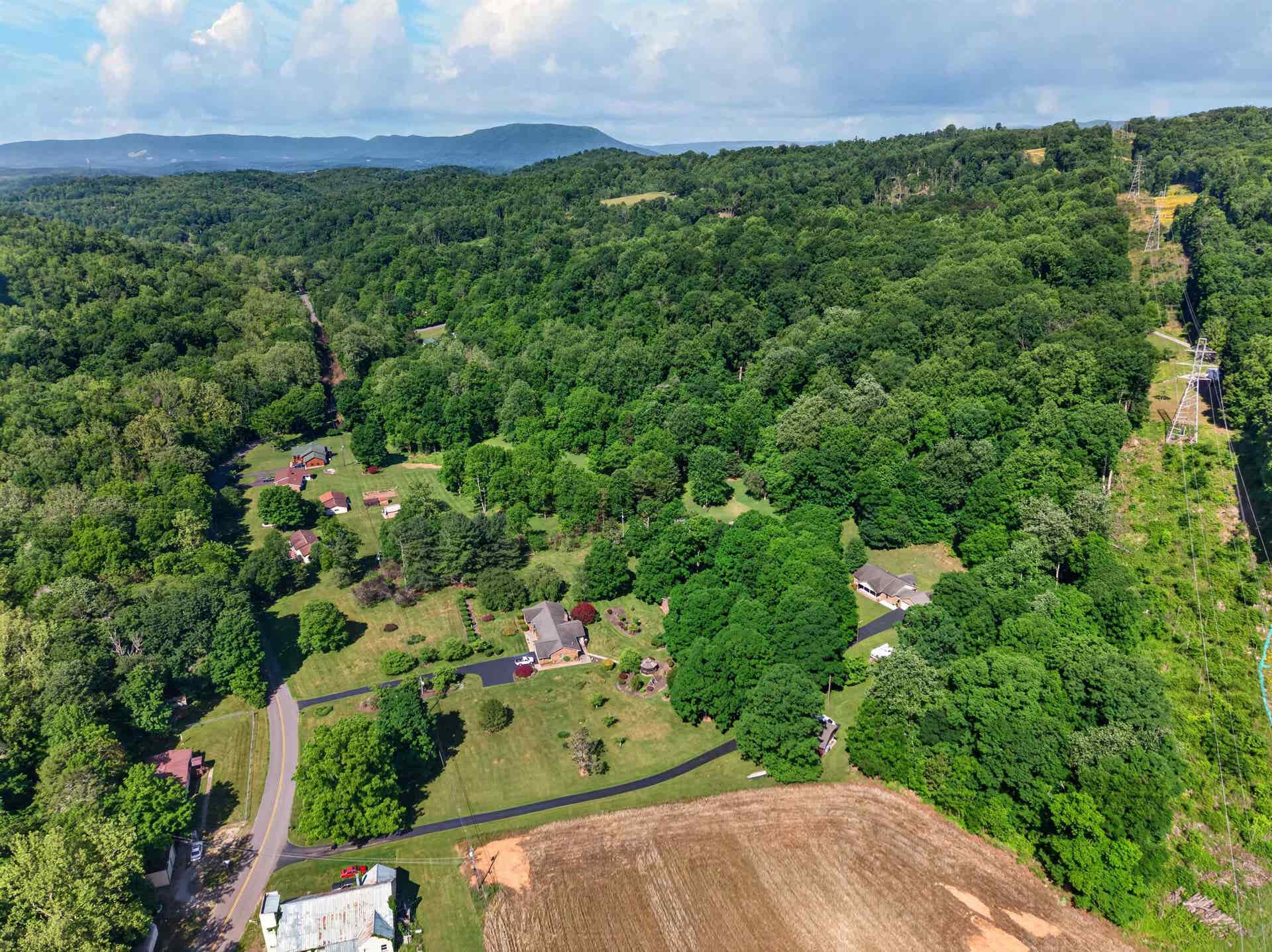 1354 Cascade Drive, Pembroke, VA 24136