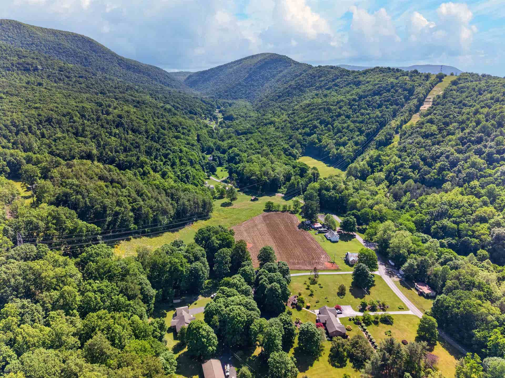 1354 Cascade Drive, Pembroke, VA 24136