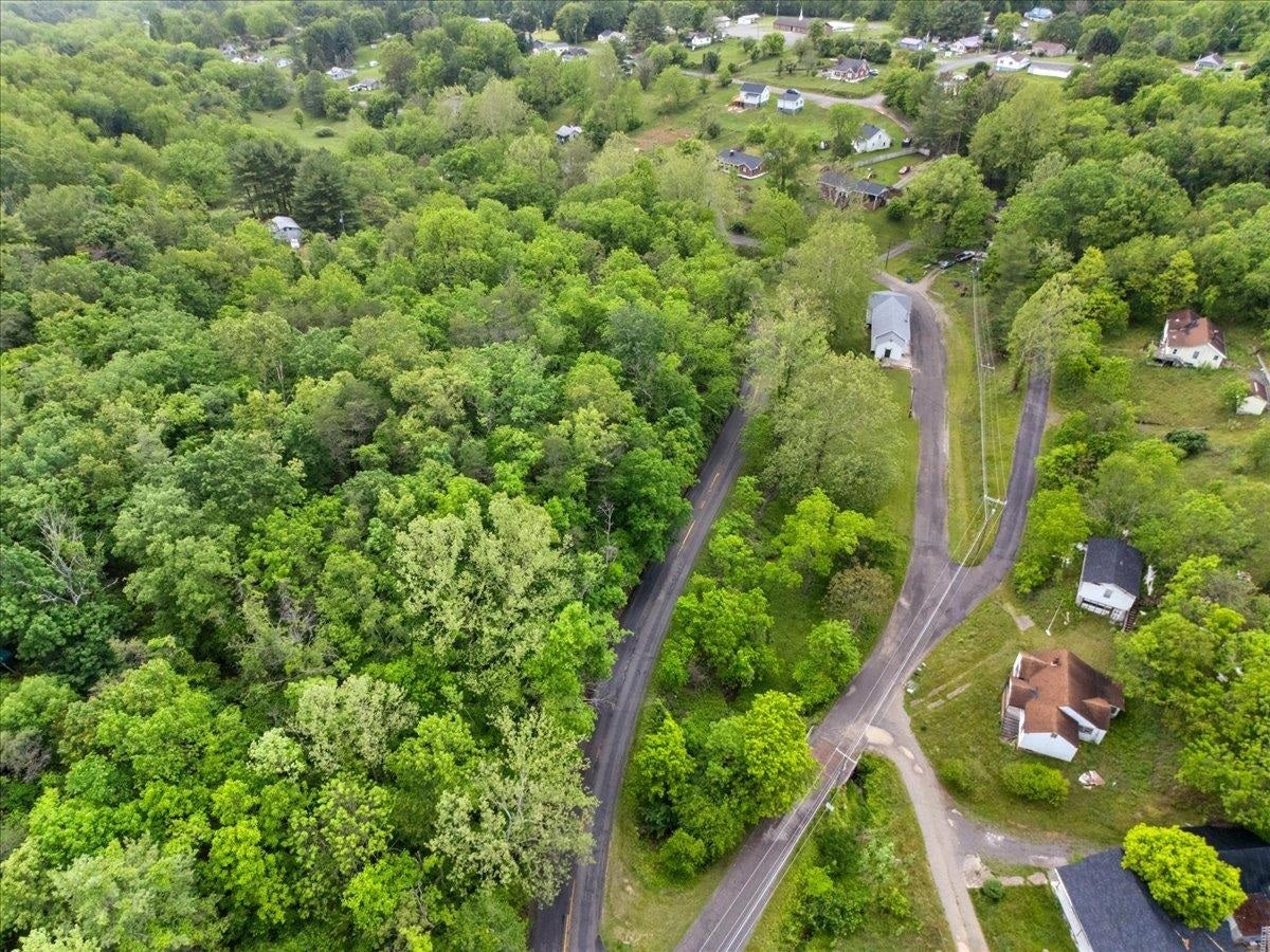 1977 ALUM SPRING Road, Pulaski, VA 24301