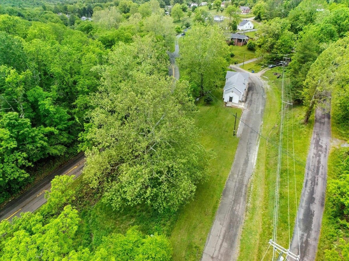 1977 ALUM SPRING Road, Pulaski, VA 24301