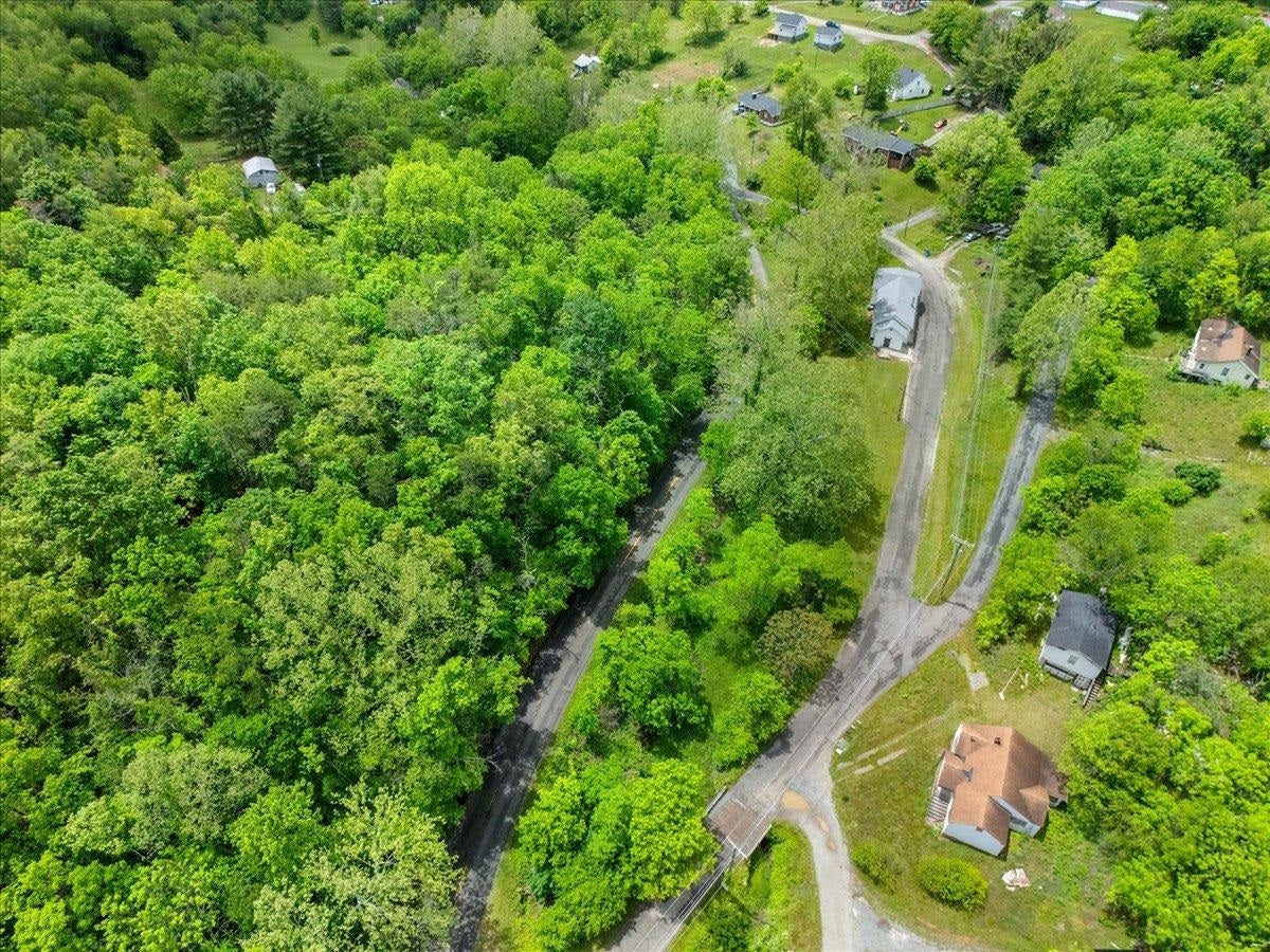 1977 ALUM SPRING Road, Pulaski, VA 24301