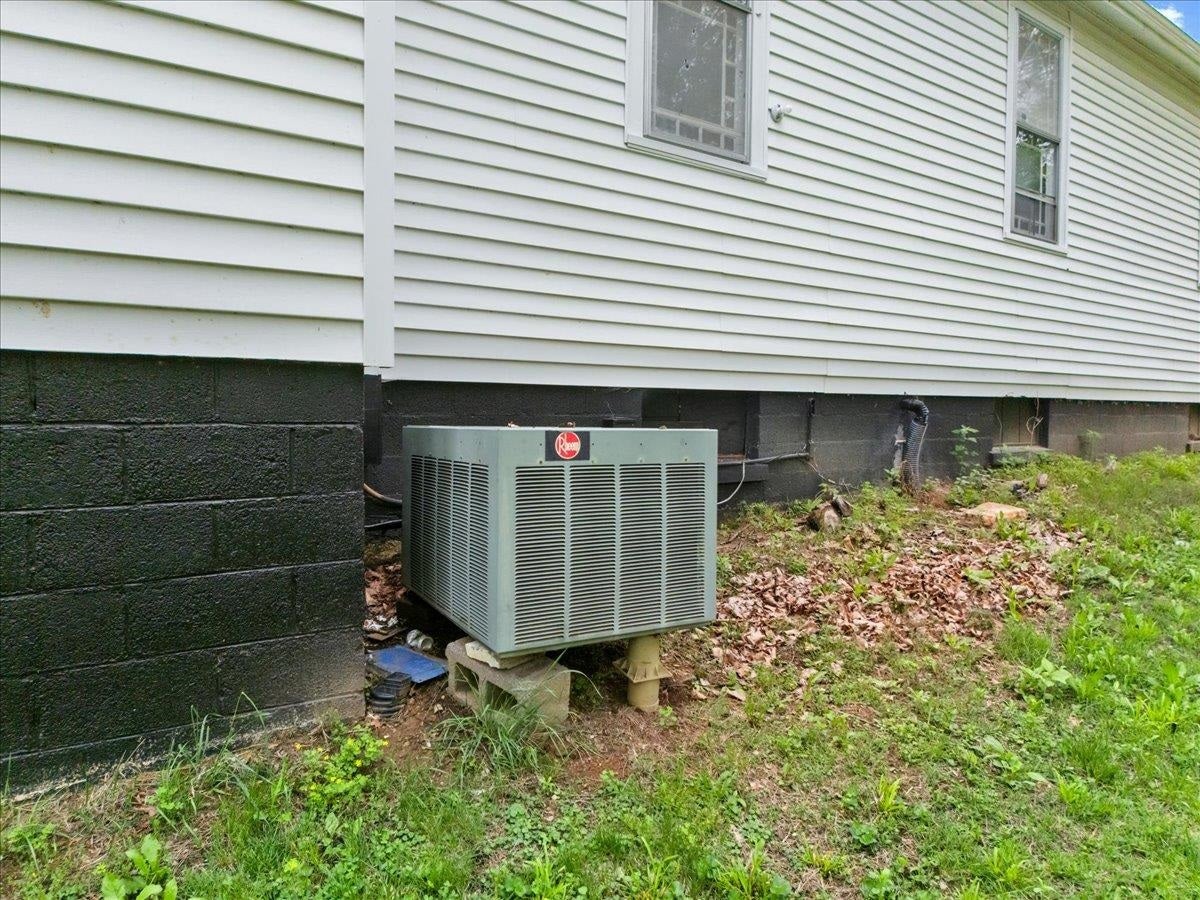 1977 ALUM SPRING Road, Pulaski, VA 24301