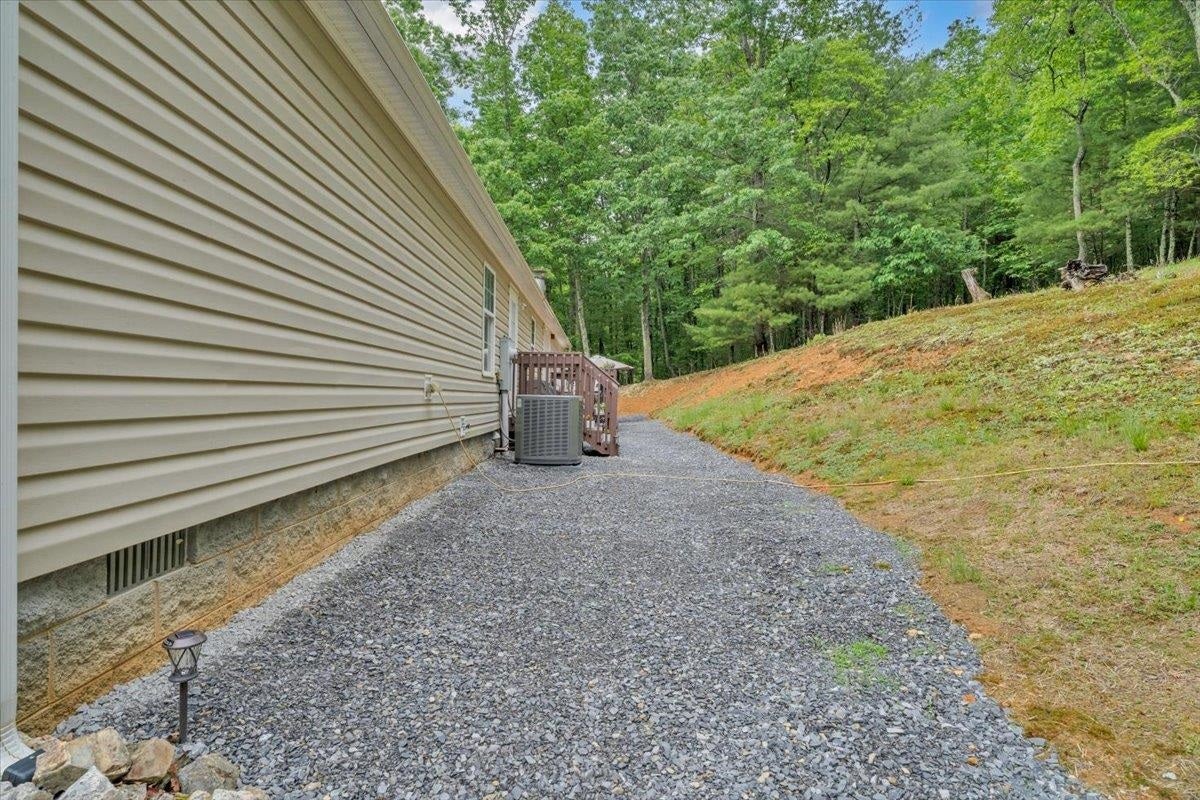 151 Perdue Road, Staffordsville, VA 24167