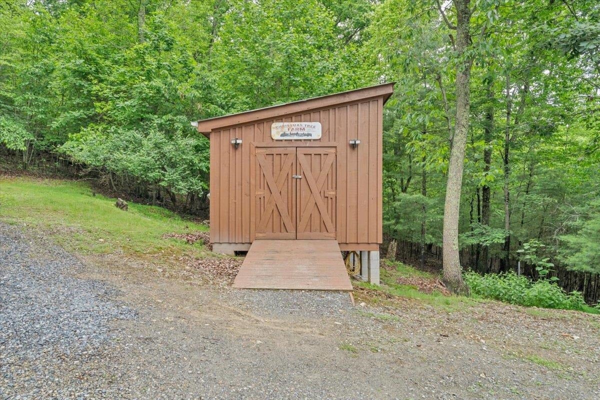 151 Perdue Road, Staffordsville, VA 24167