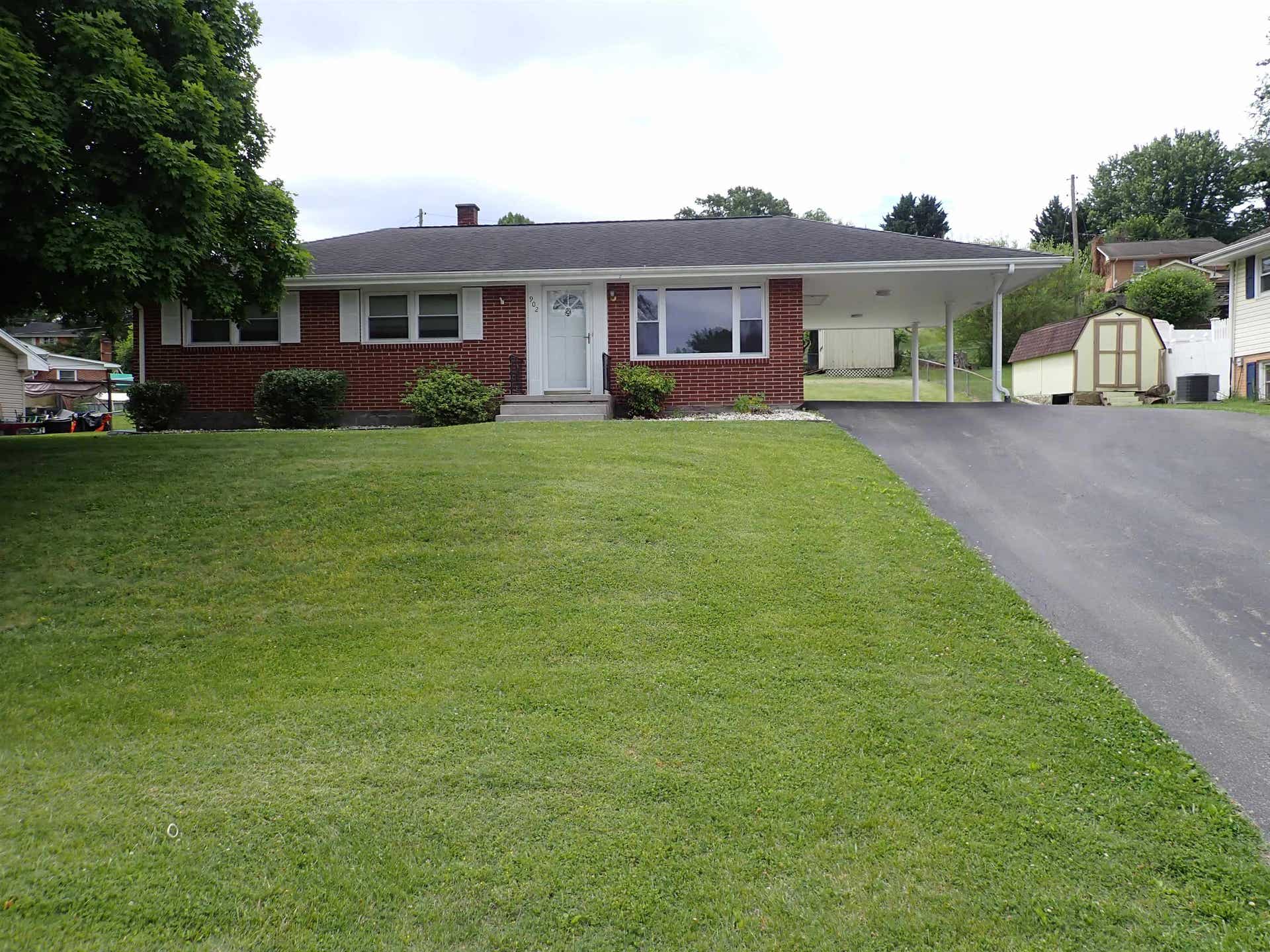 902 Dundee Drive, Radford, VA 24141