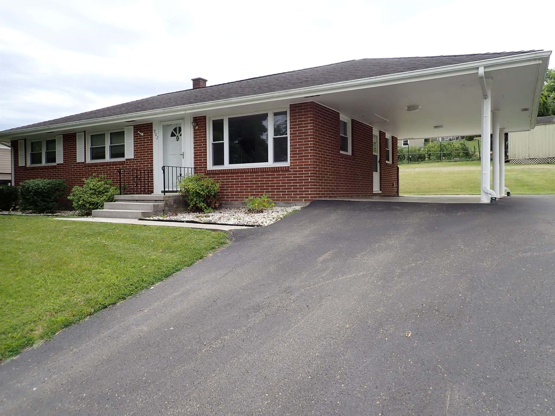902 Dundee Drive, Radford, VA 24141