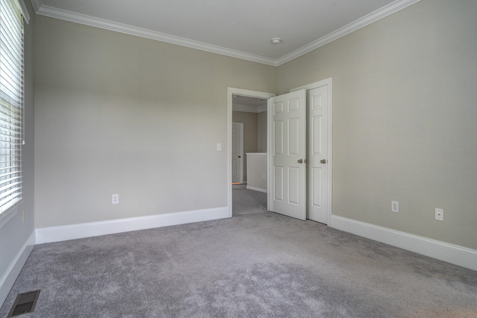 812 VILLAGE Way, Blacksburg, VA 24060