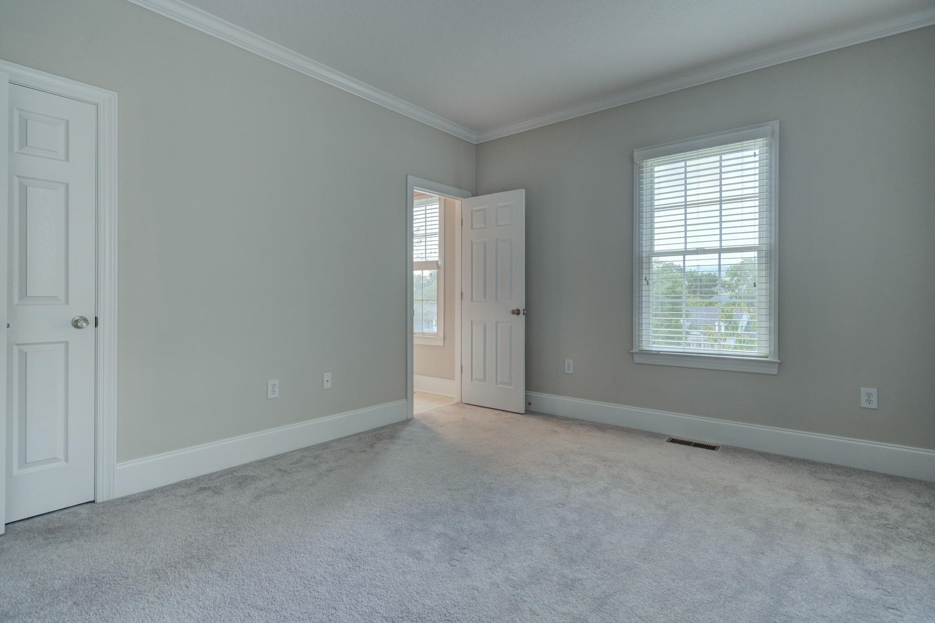 812 VILLAGE Way, Blacksburg, VA 24060