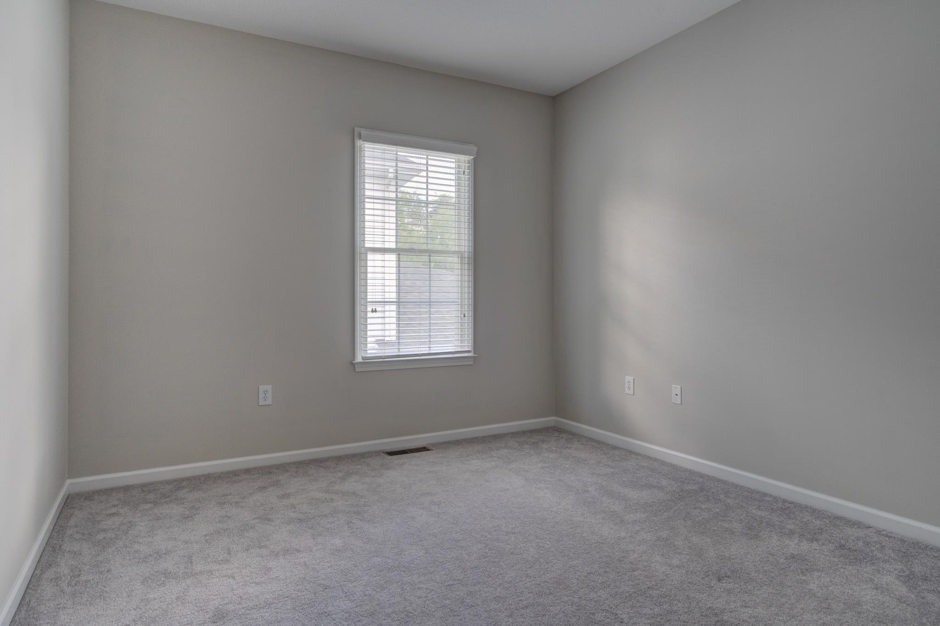 812 VILLAGE Way, Blacksburg, VA 24060