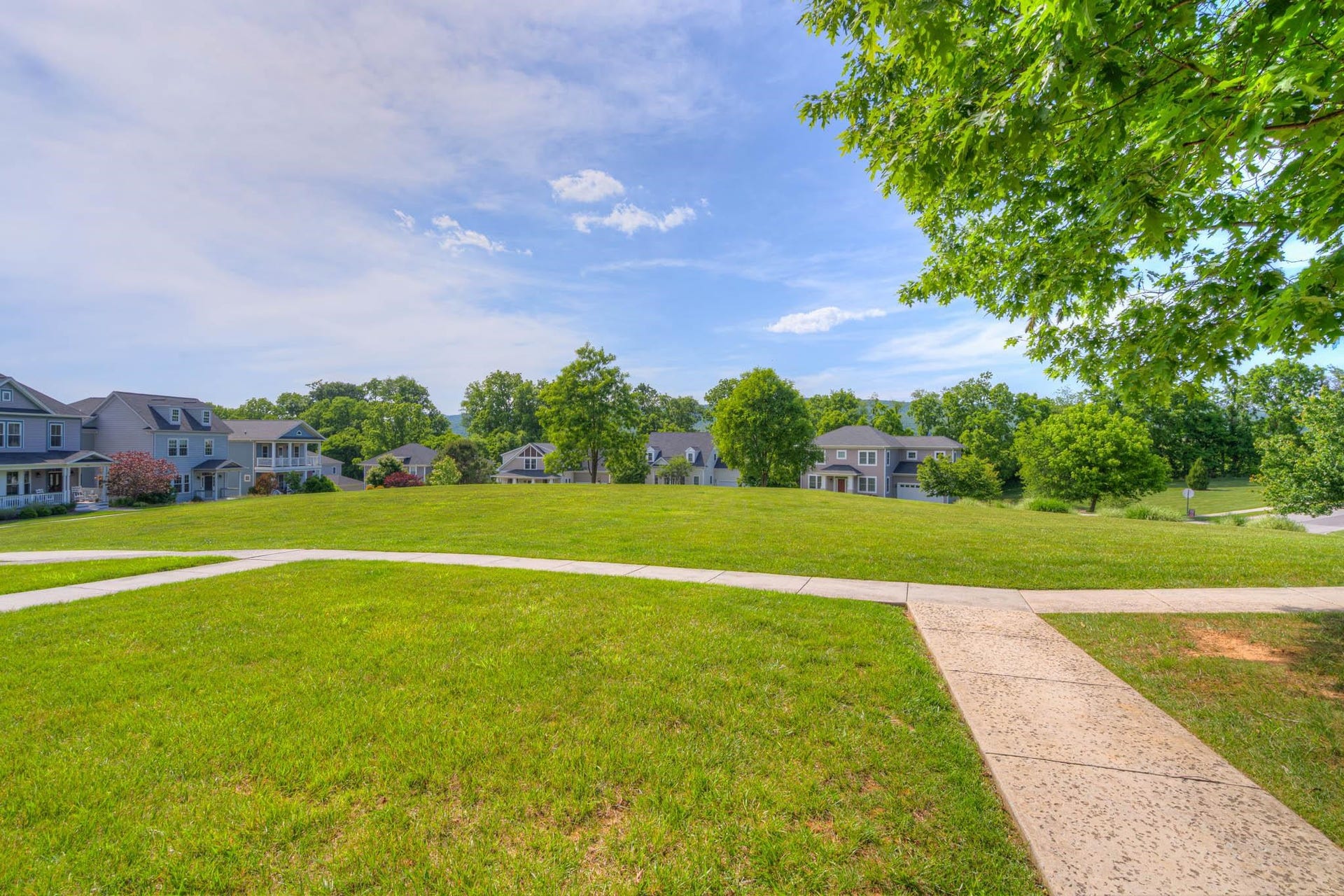 812 VILLAGE Way, Blacksburg, VA 24060