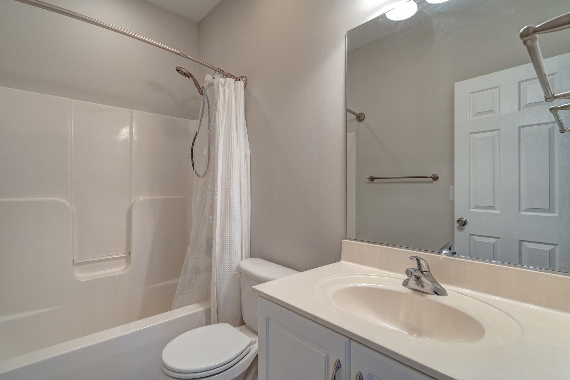 812 VILLAGE Way, Blacksburg, VA 24060