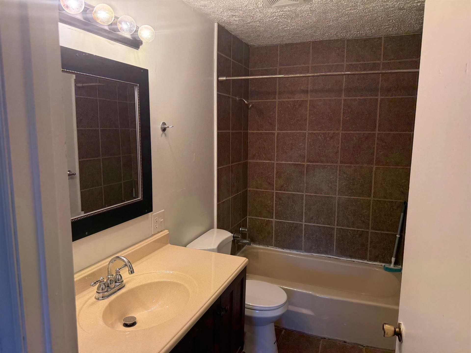 1610 Mudpike Road, Christiansburg, VA 24073