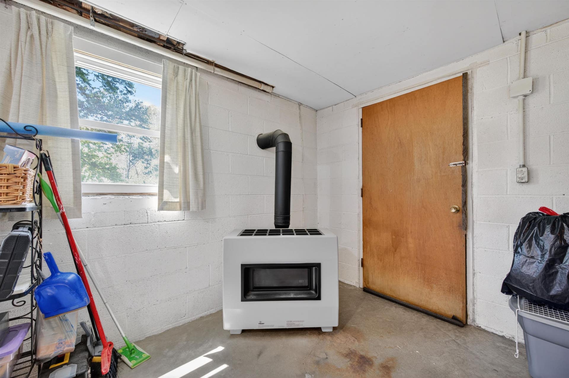 1761 North Fork Road, Christiansburg, VA 24073