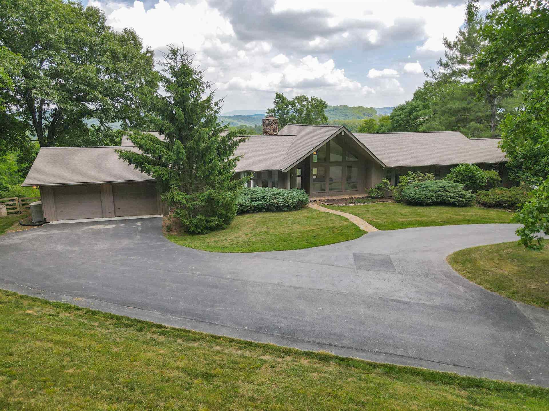 2628 Mt Tabor Road, Blacksburg, VA 24060