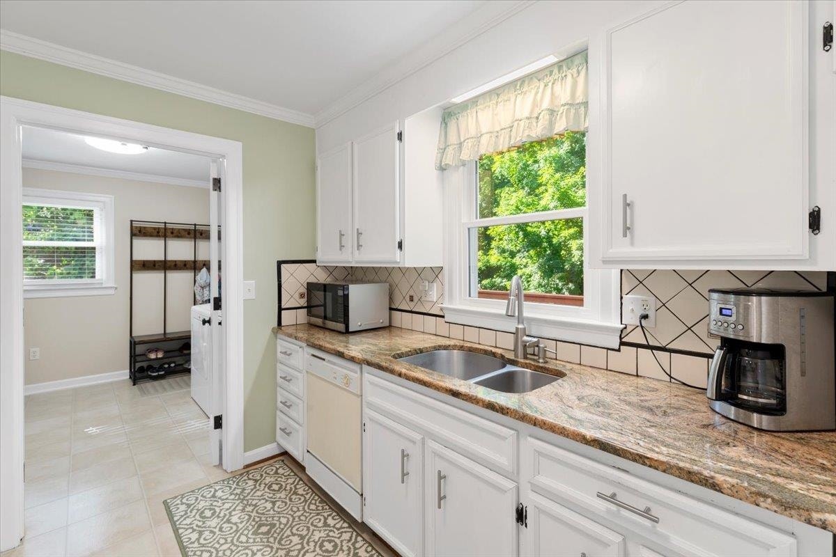 609 Landsdowne Drive, Blacksburg, VA 24060