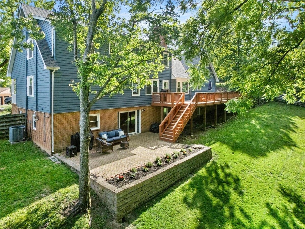 609 Landsdowne Drive, Blacksburg, VA 24060
