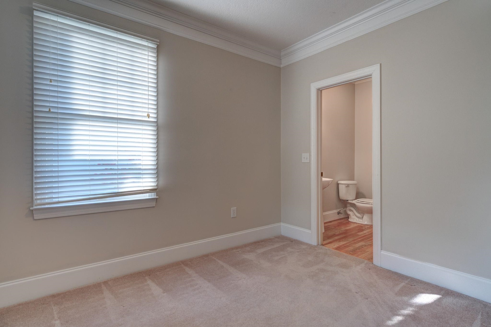 811 Village Way, Blacksburg, VA 24060
