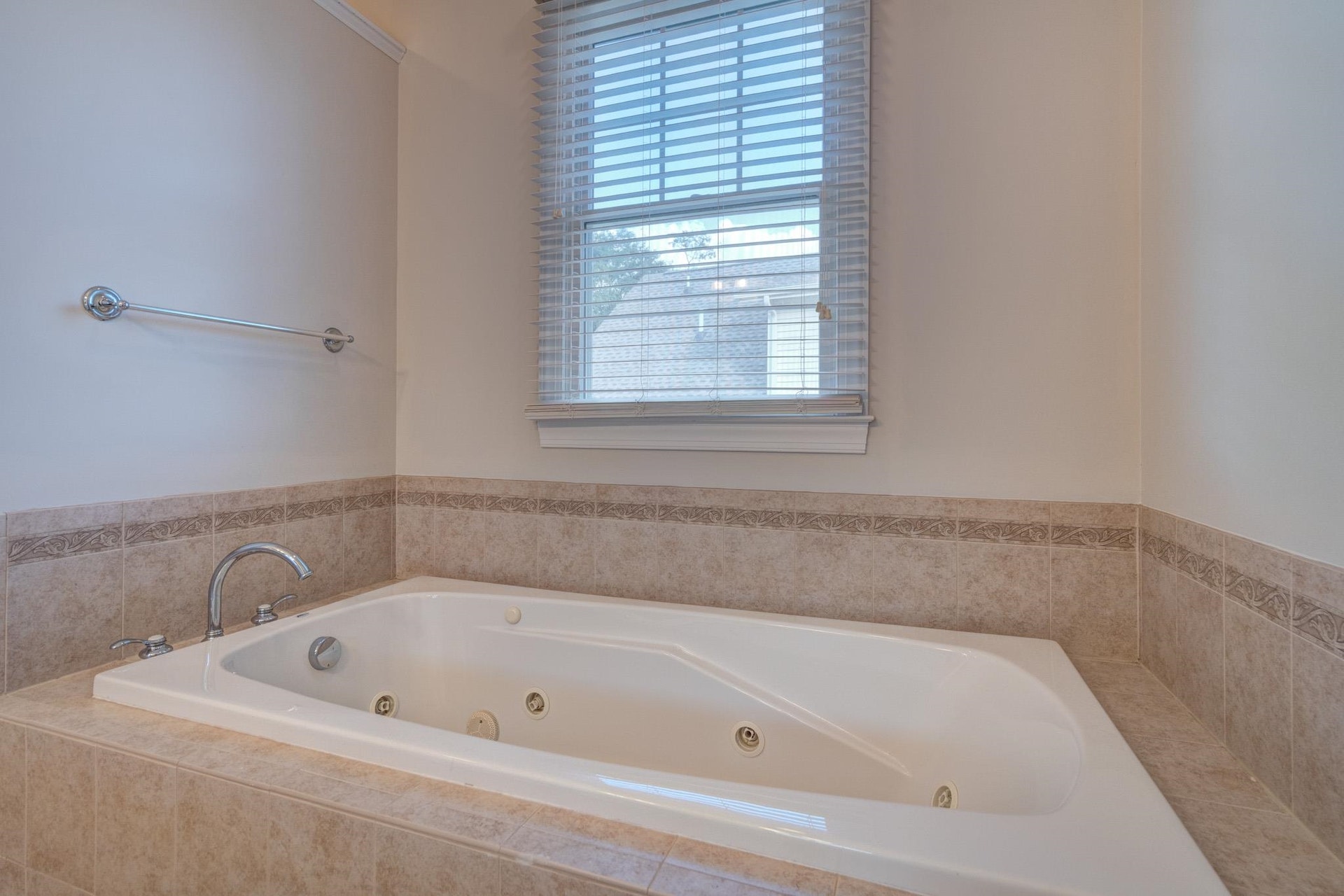 811 Village Way, Blacksburg, VA 24060