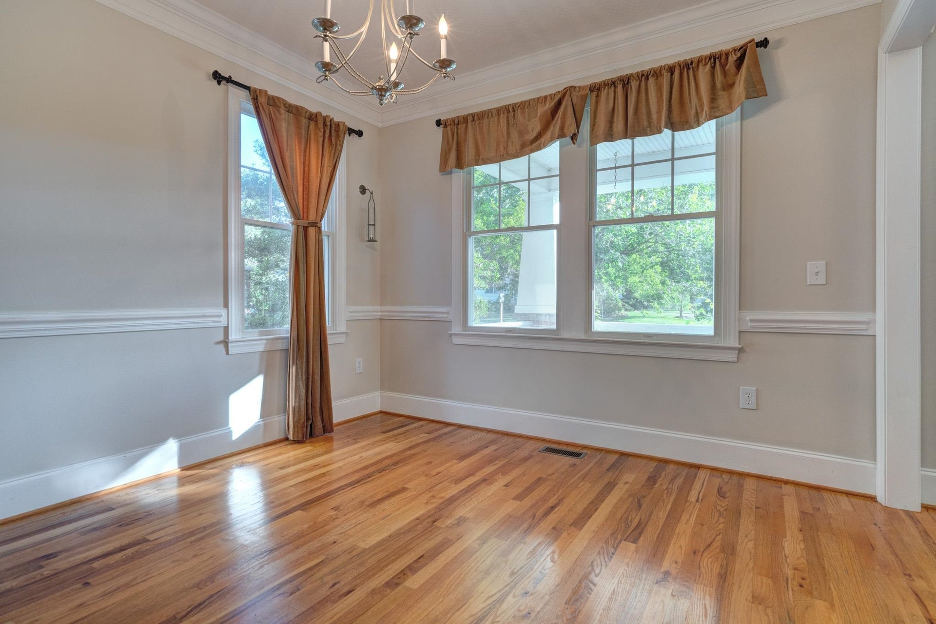811 Village Way, Blacksburg, VA 24060