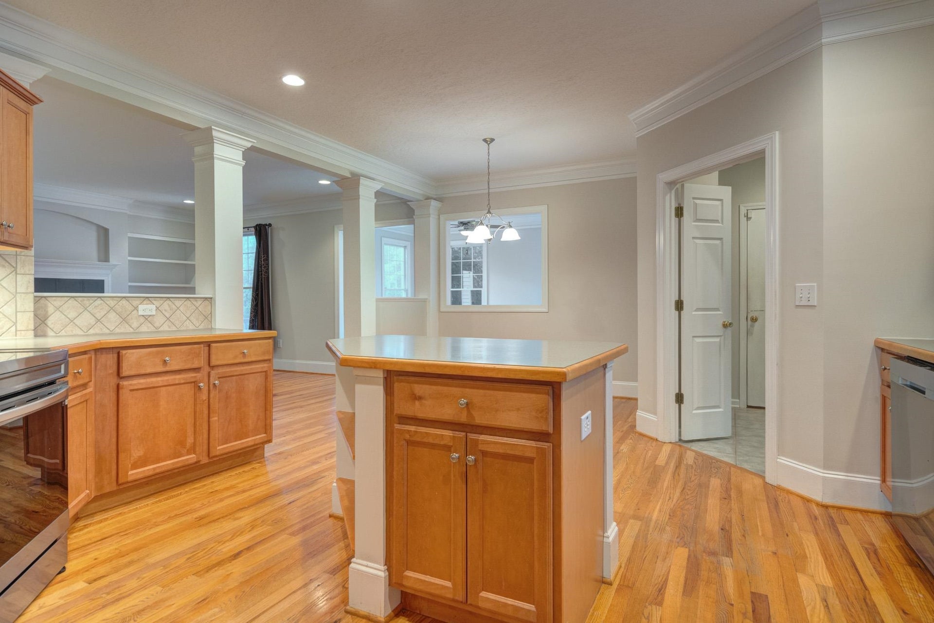 811 Village Way, Blacksburg, VA 24060