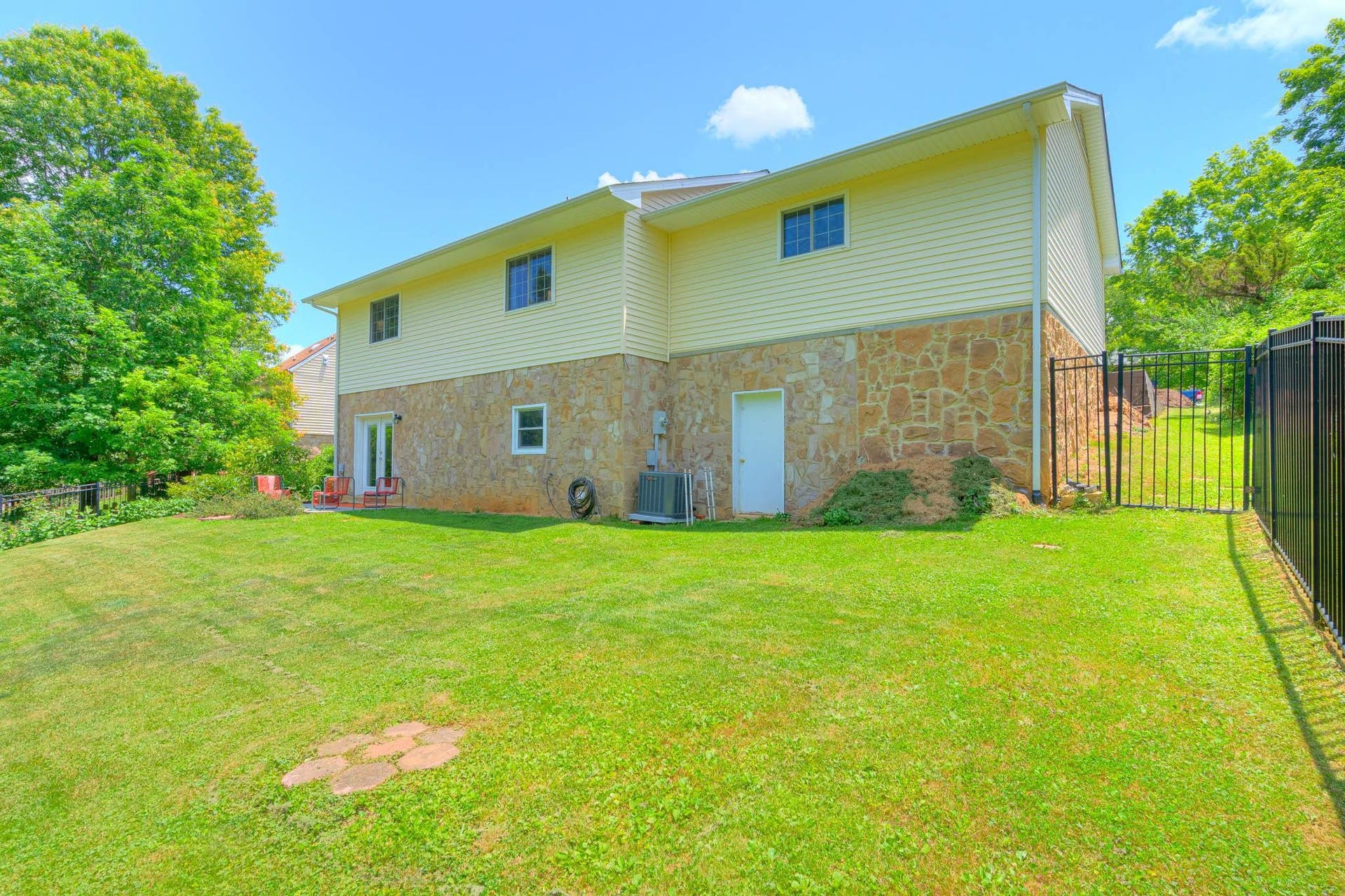 2006 Christopher Drive, Blacksburg, VA 24060