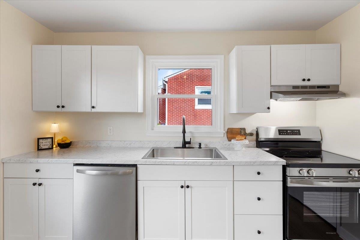 103 LONGVIEW Drive, Christiansburg, VA 24073
