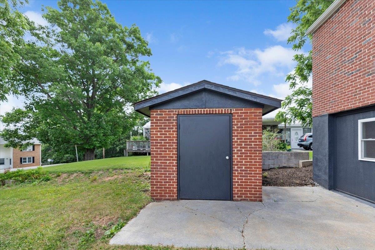 103 LONGVIEW Drive, Christiansburg, VA 24073