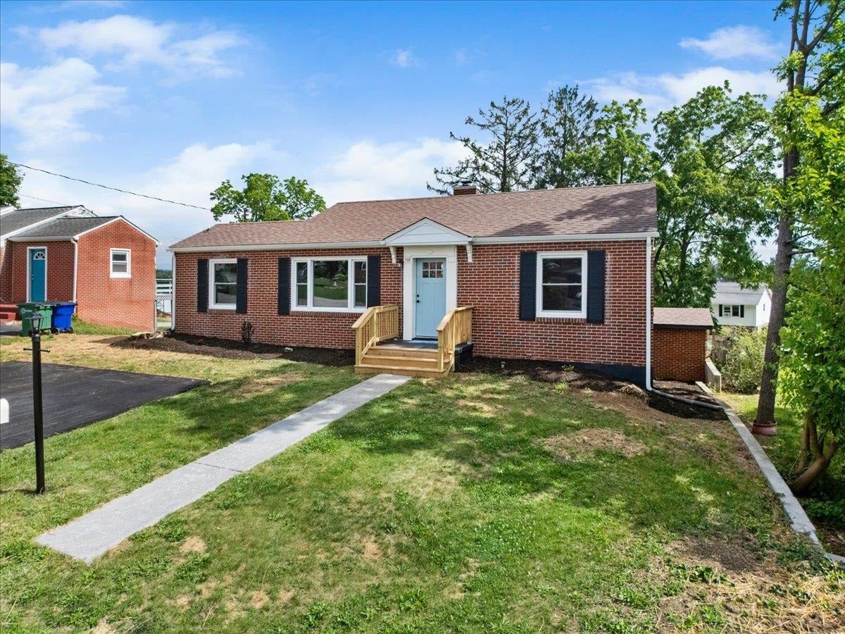 103 LONGVIEW Drive, Christiansburg, VA 24073