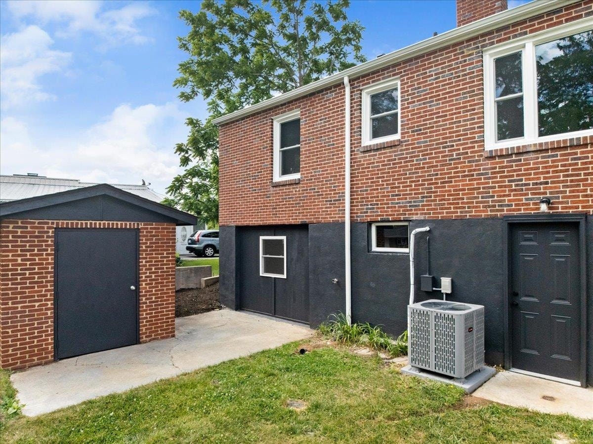 103 LONGVIEW Drive, Christiansburg, VA 24073