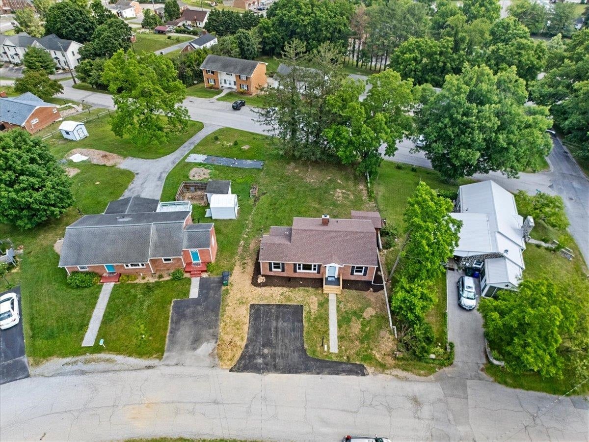 103 LONGVIEW Drive, Christiansburg, VA 24073