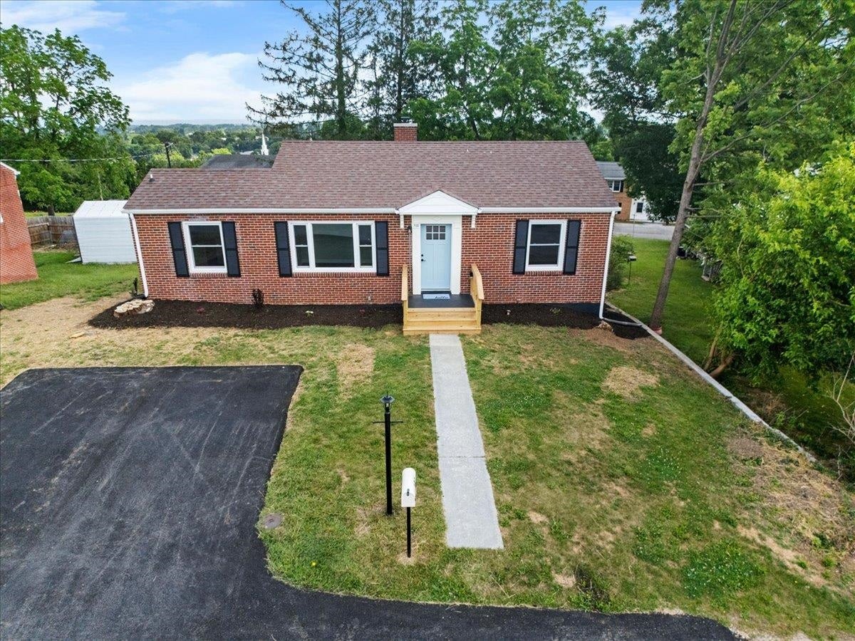 103 LONGVIEW Drive, Christiansburg, VA 24073
